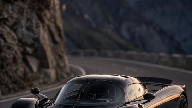 La plus grande rupture d'ingénierie moderne d'Aston Martin. Première supercar hybride rechargeable de la marque, V8 biturbo AMG électrifié, savoir-faire issu de la F1. Un nouveau chapitre. Lien en bio.