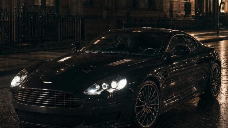 De la DBS V12 de Casino Royale à la DB10 de Spectre, l'ère Daniel Craig a relié l'héritage de la DB5 à la modernité. Lien en bio.