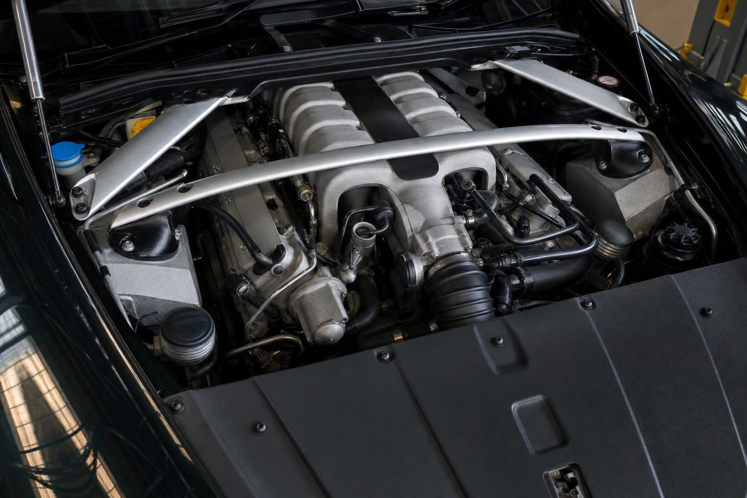 V8 Vantage