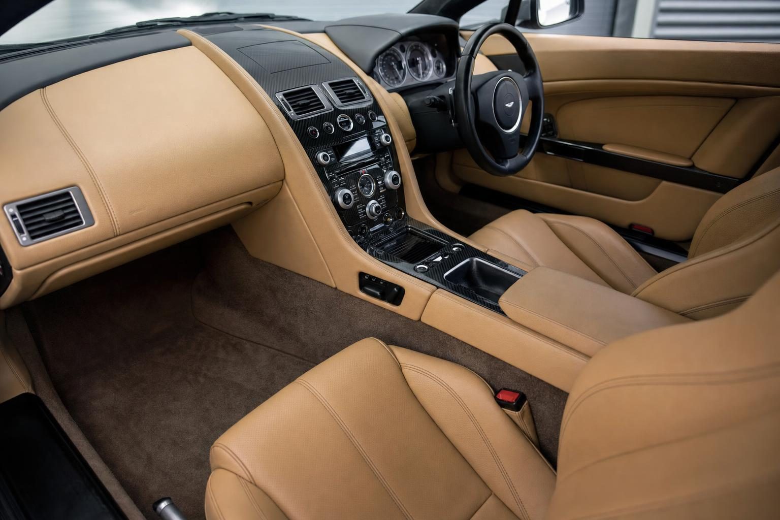 V8 Vantage